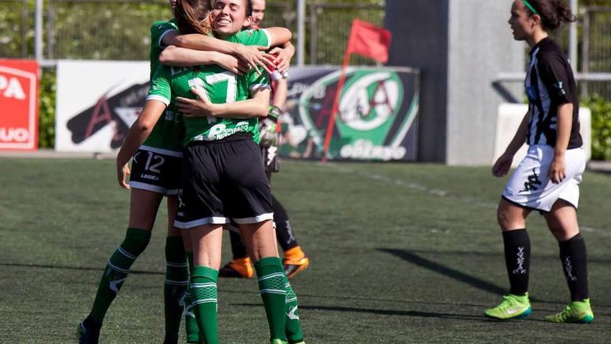 Las jugadoras del Oviedo Moderno, ayer celebrando un gol.