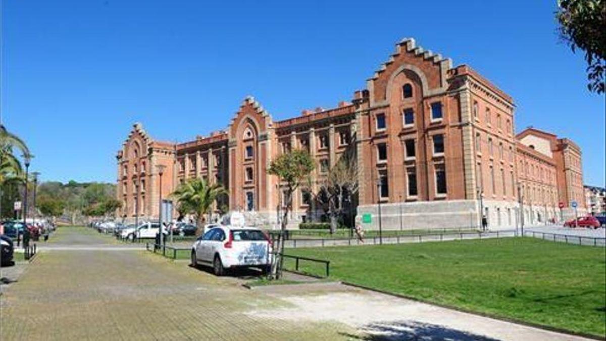 El centro universitario de Plasencia, que cumple 25 años.