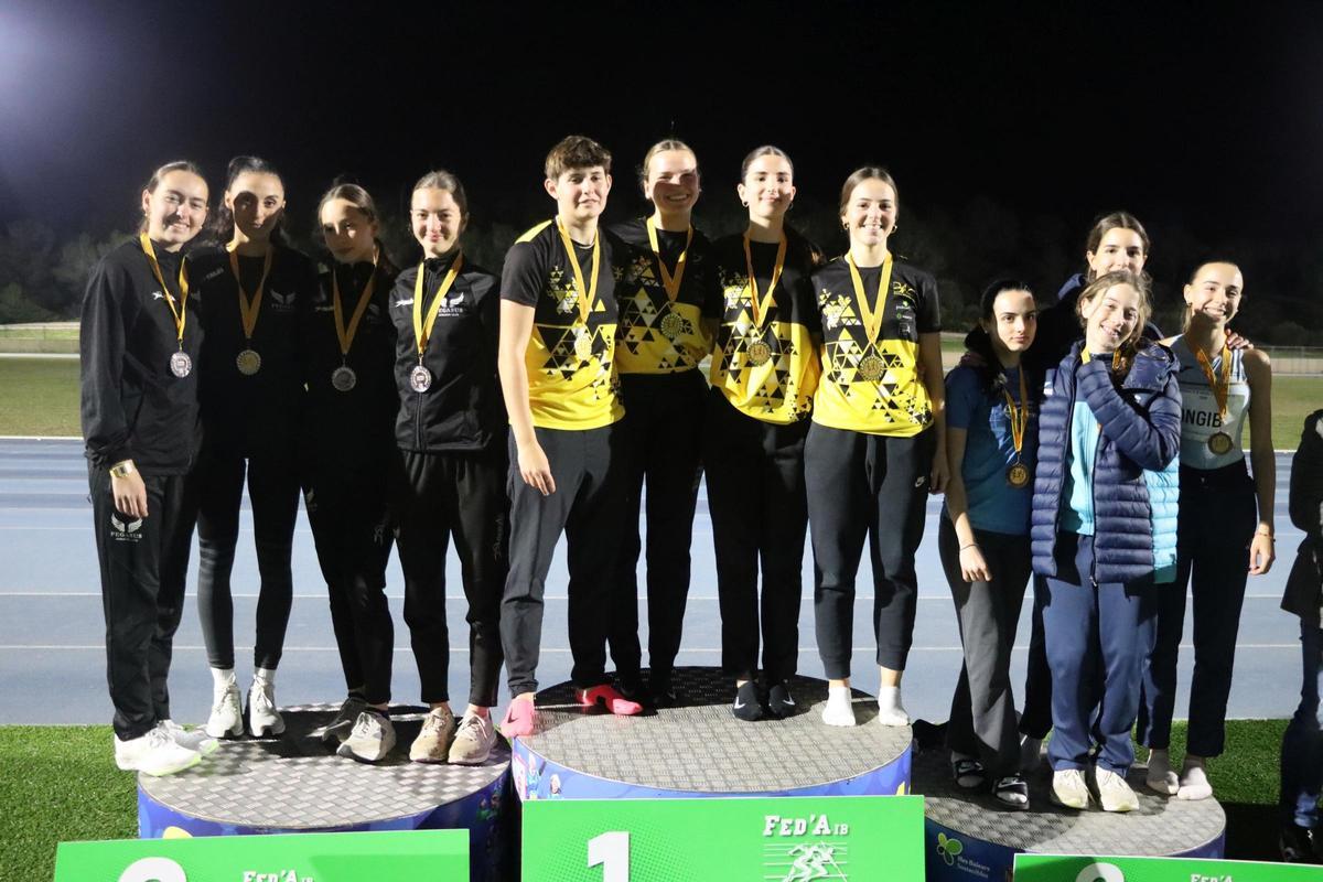 Podio de los 4X400 femeninos
