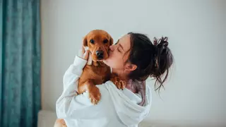 ¿Me quiere o no me quiere? Las señales para saber si tu perro te tiene cariño