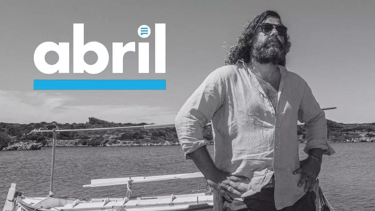 Una entrevista con Jacobo Bergareche y un perfil de José Ángel González Sainz, en el nuevo número de 'abril'