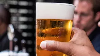 Las cervezas tostadas sin alcohol, a examen: análisis de la OCU