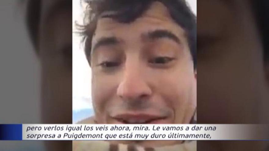 Un civil graba un vídeo en un tanque dentro de un cuartel amenazando a Puigdemont e Iglesias