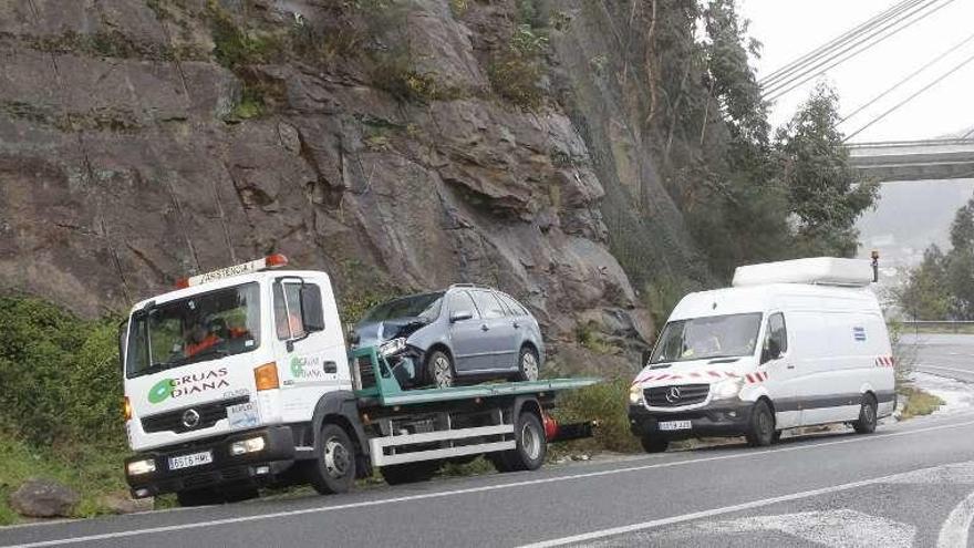 Accidente que se produjo por la tarde cerca de la rotonda de Domaio// S.A