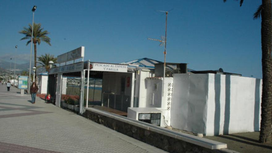 Chiringuito situado en el paseo marítimo de Torre del Mar.