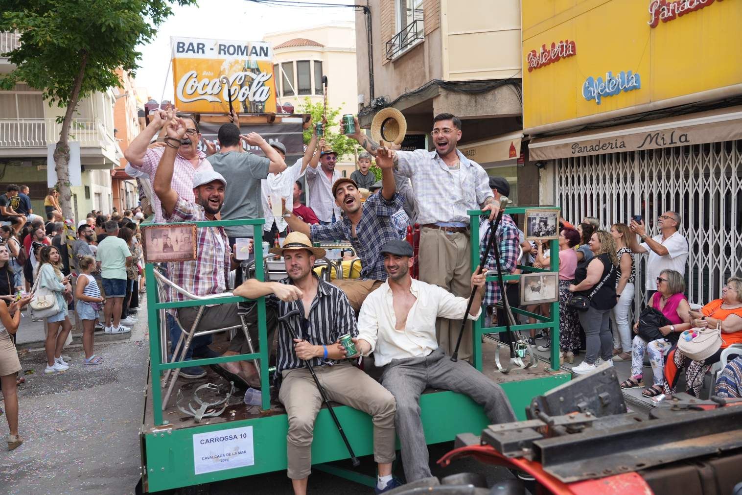 El Grau da inicio a las fiestas de Sant Pere con pólvora, bous y música