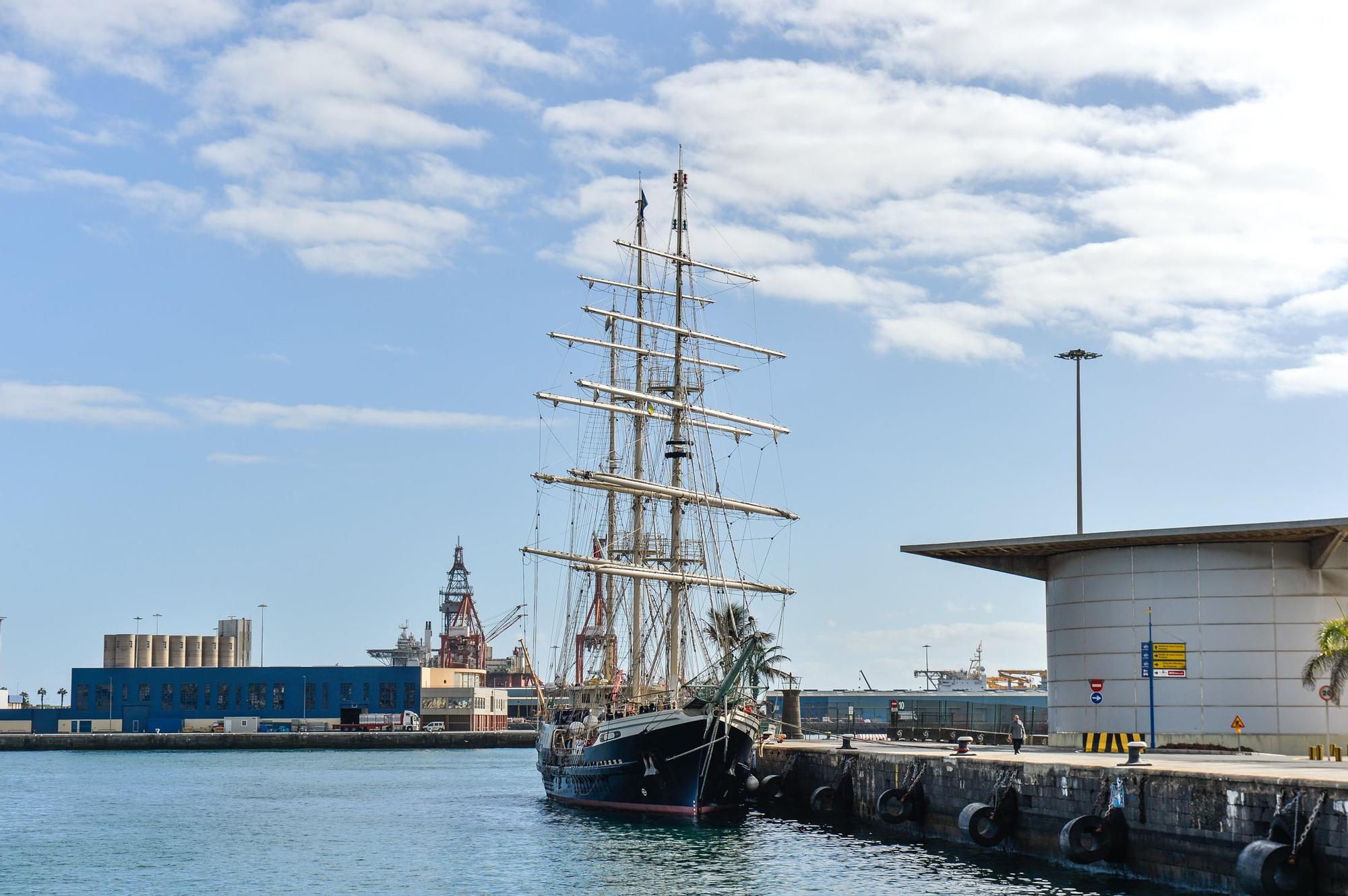 Velero Tenacious en el Muelle Santa Catalina