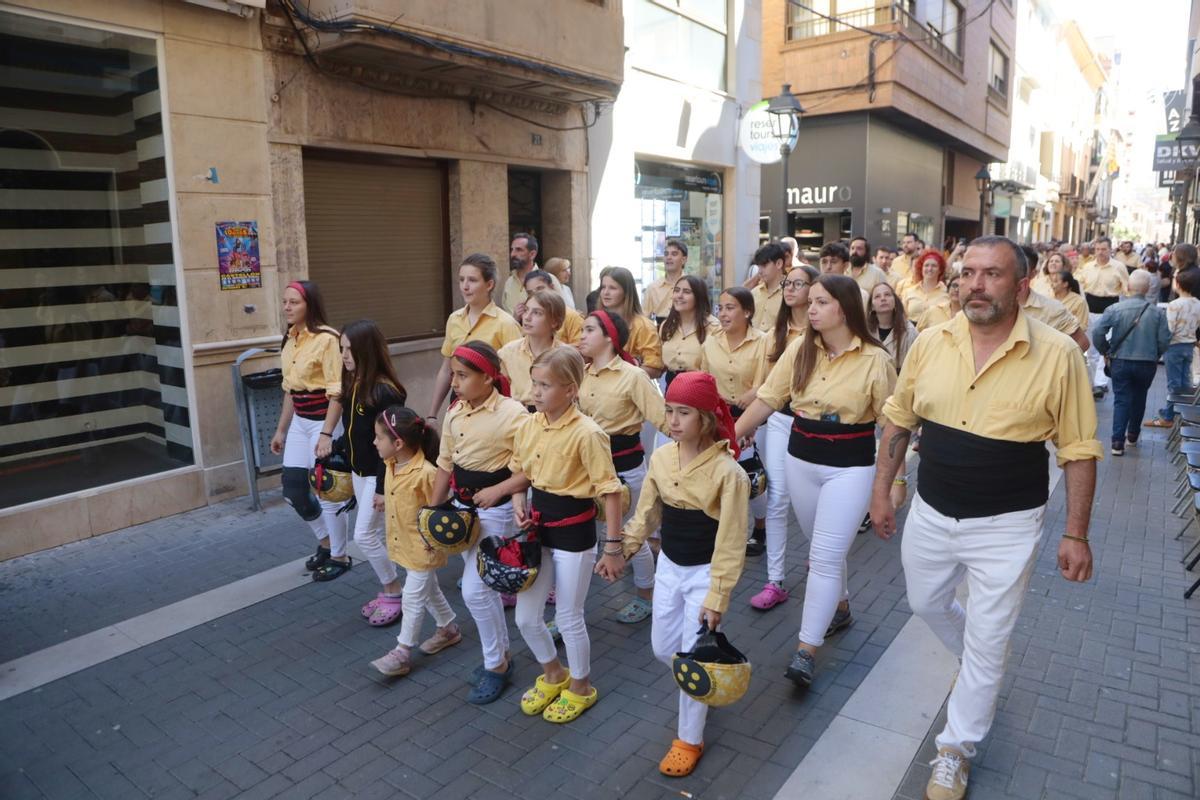 Els 'castells' dels Bordegassos de Vilanova i la Geltrú toman las calles de Vila-real