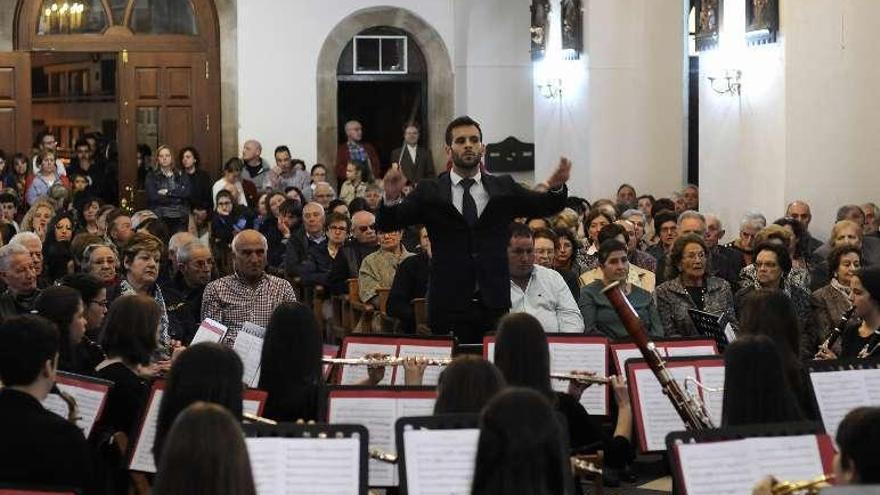 Concerto da Banda de Vilatuxe na Igrexa de Lalín. // Bernabé/Javier Lalín