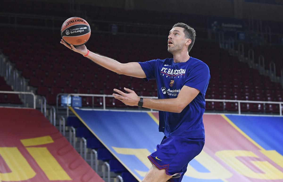 Pau Gasol hizo su primer entrenamiento como nuevo jugador del FC Barcelona en el pabellón de la Ciutat Esportiva Joan Gamper. Pau Gasol hizo su primer entrenamiento como nuevo jugador del FC Barcelona en el pabellón de la Ciutat Esportiva Joan Gamper.