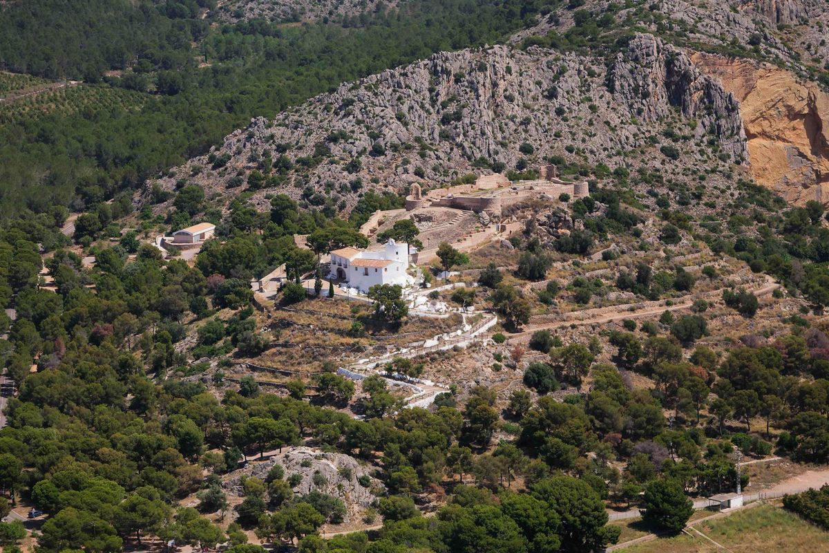 Ermita de la Magdalena y el castell vell.