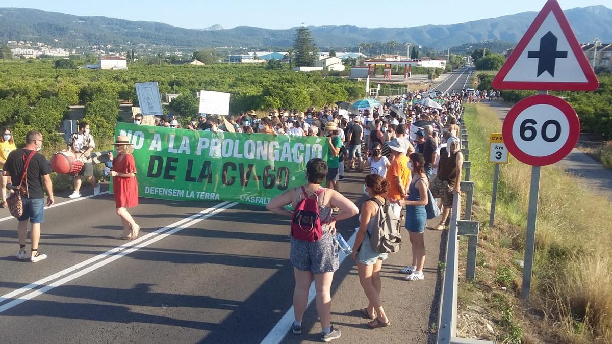 Una de las manifestaciones que rechazaron la prolongación de la CV-60