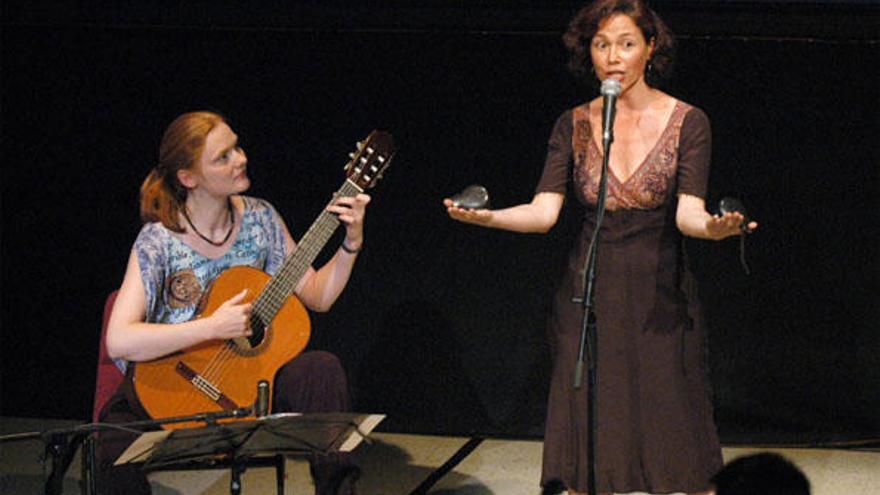 Dorotea Brickmann y Marina Bollaín, en 2004.  i LP/DLP