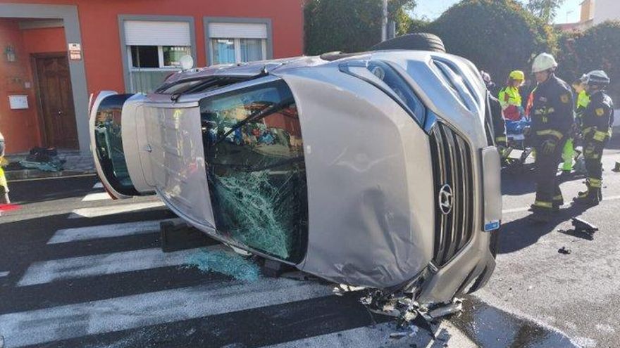 Choca contra dos casas tras circular ebrio y drogado en Tenerife