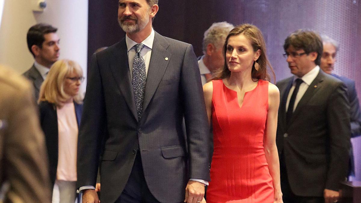 Letizia Ortiz con vestido rojo en Barcelona