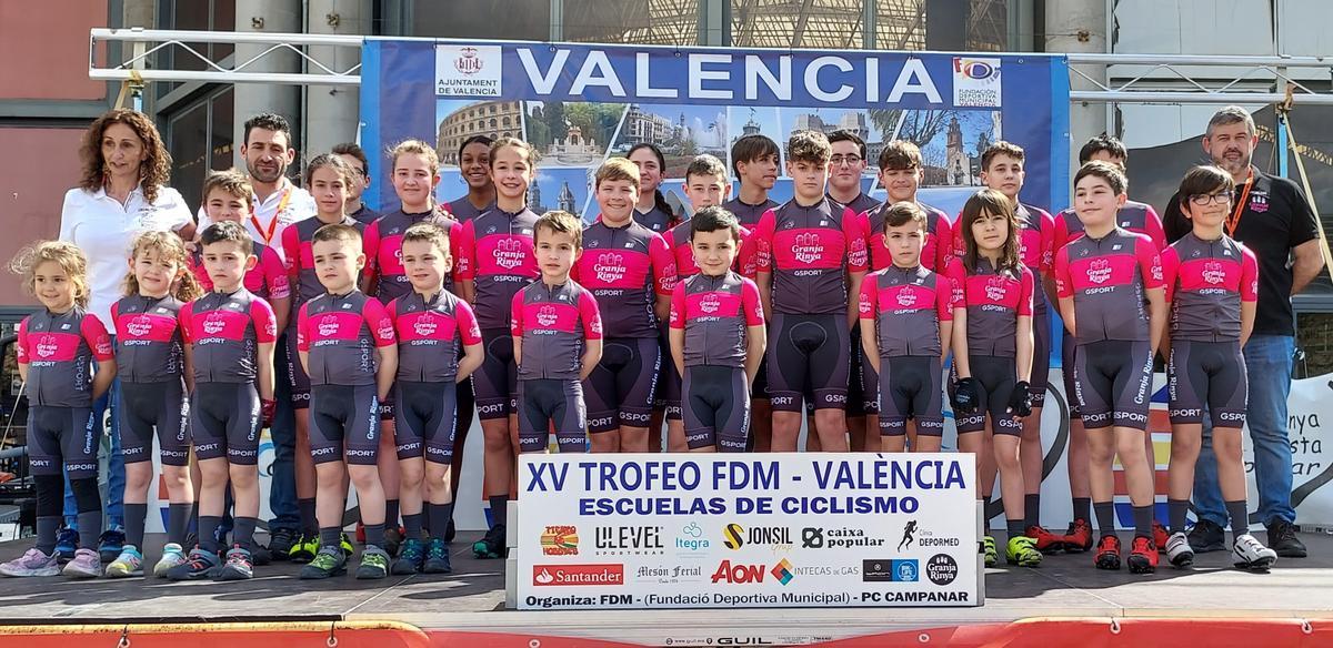 Los más jóvenes participantes en el XV Trofeu FDM-València para Escuelas de Ciclismo.