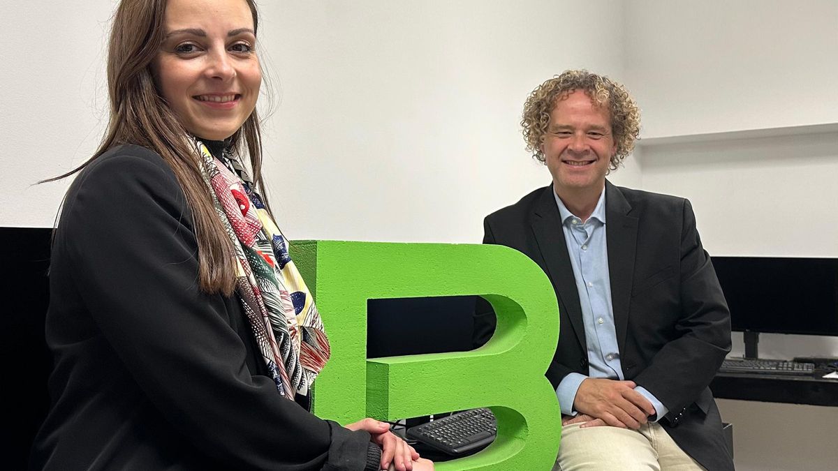 Alberto Santana y Cynthia Albelo, parte del equipo de Plan B Group.