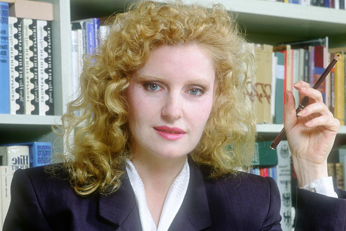 Shere Hite renunció a su nacionalidad estadounidense en 1996.