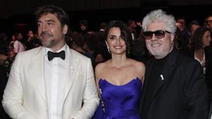 Javier Bardem, Penélope Cruz y Pedro Almodóvar, en una imagen de archivo.