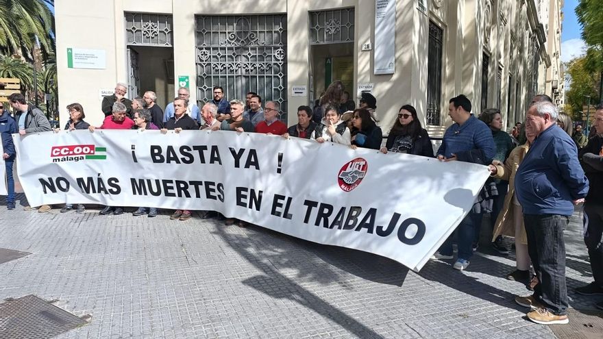 Los sindicatos se concentran tras la muerte de un trabajador en Vélez