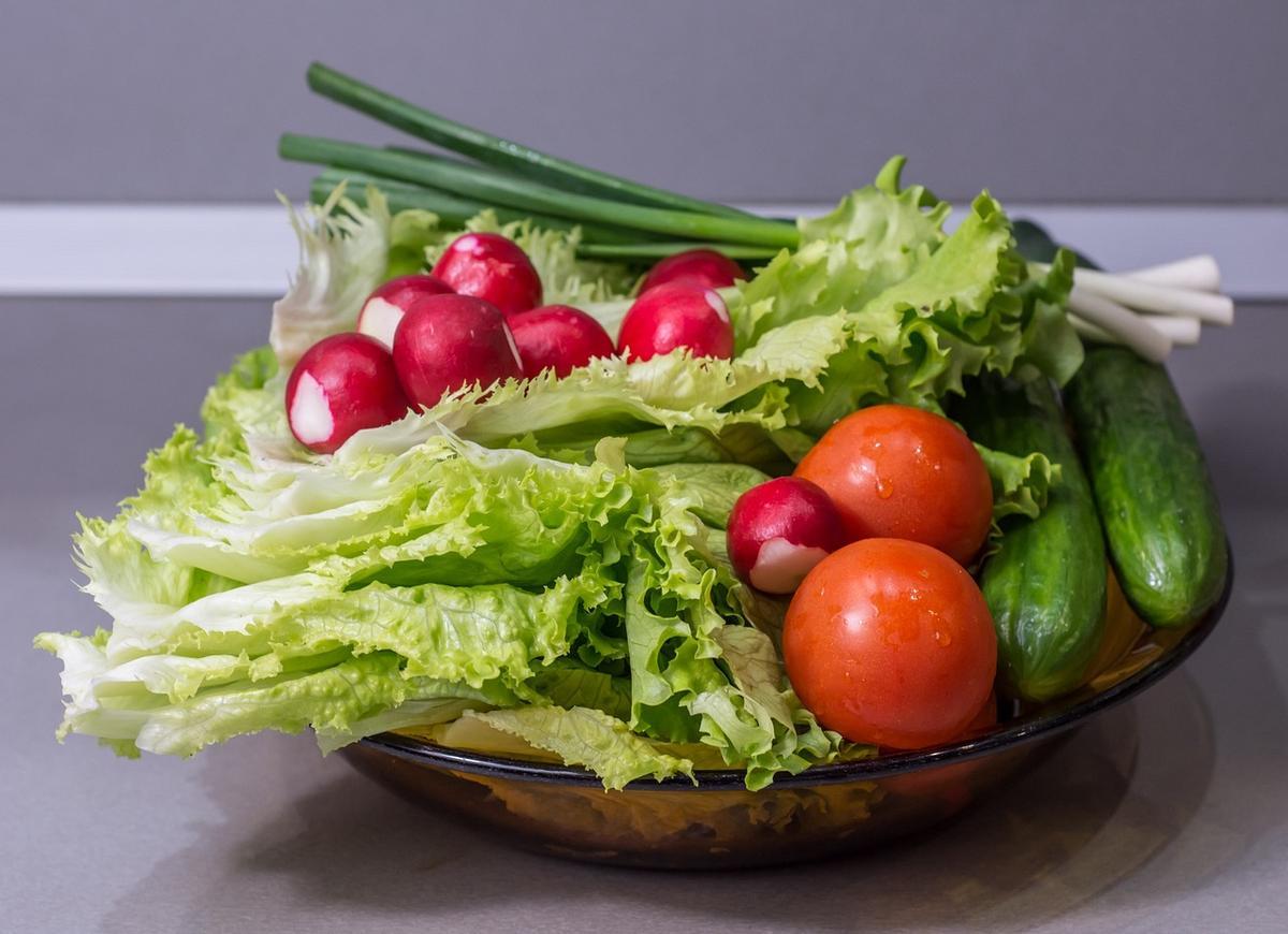 Ensaladas preparadas y hojas ensalada