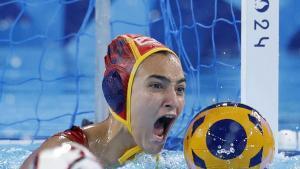 Saint-denis (France), 29/07/2024.- Goalkeeper Martina Terre of Spain celebrates blocking a penalty during the match between the US and Spain in the Womens group B of the Water Polo competitions in the Paris 2024 Olympic Games, at the Aquatics Centre in Saint Denis, France, 29 July 2024. (Francia, España) EFE/EPA/CAROLINE BREHMAN. JJOO 2024 PARÍS . WATER POLO . SELECCIÓN ESPAÑA . MARTINE TERRE