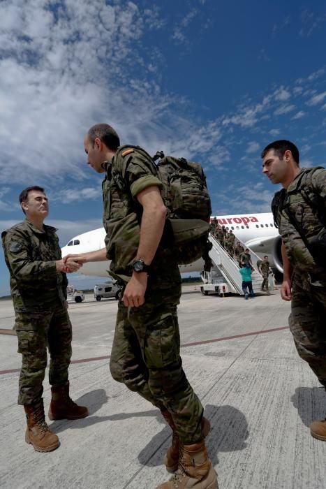 Llegada al aeropuerto de Asturias de los militares procedentes de Polonia