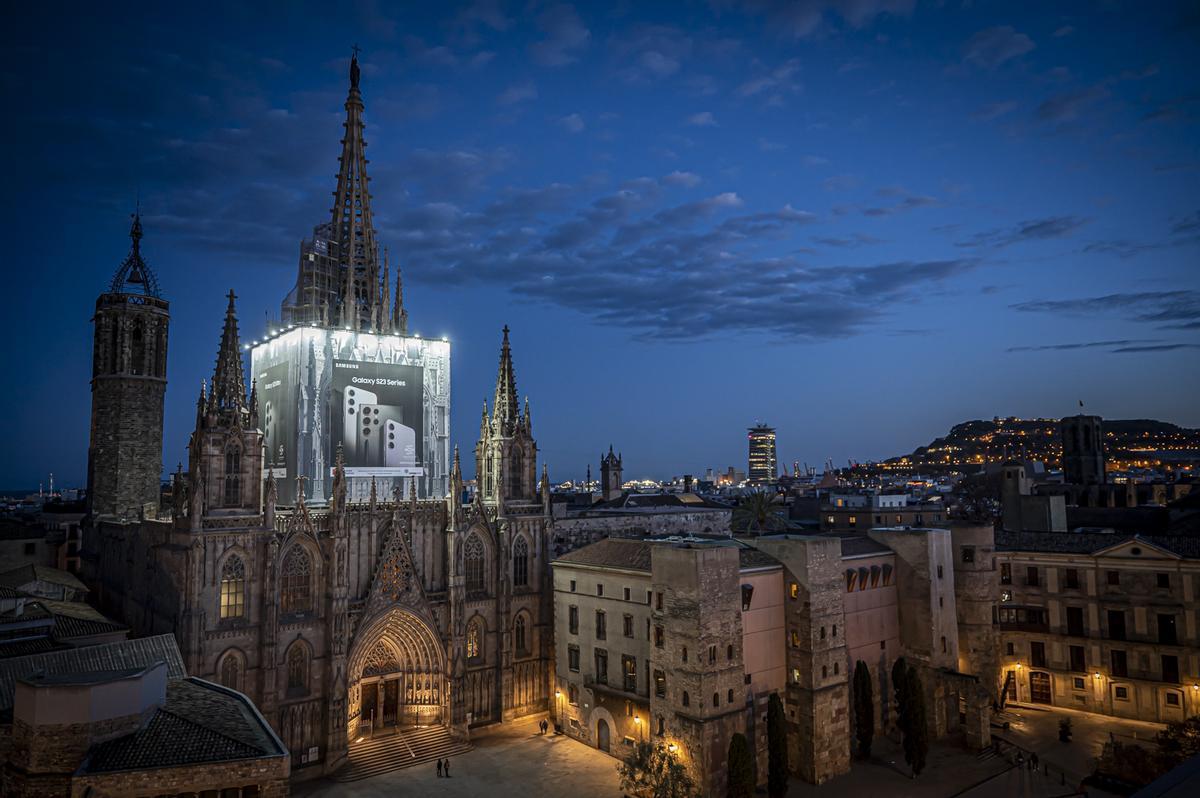 Así son los potentes focos en la Catedral que causan controversia