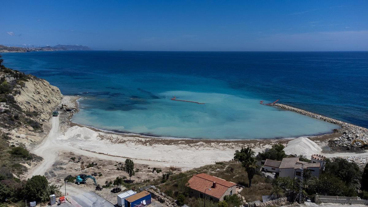 Cala Baeza, totalmente despejada