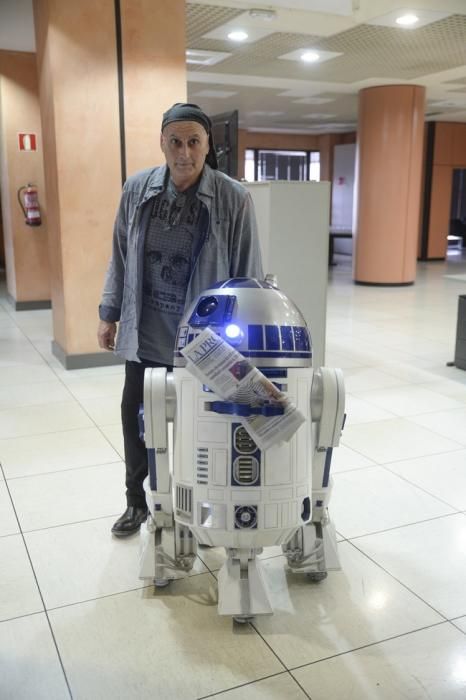 Ricardo Frazer y su R2D2 visitan La Provincia