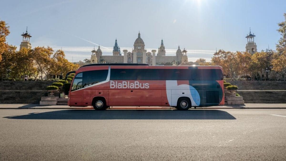 Un autobús de Blablacar en Barcelona.