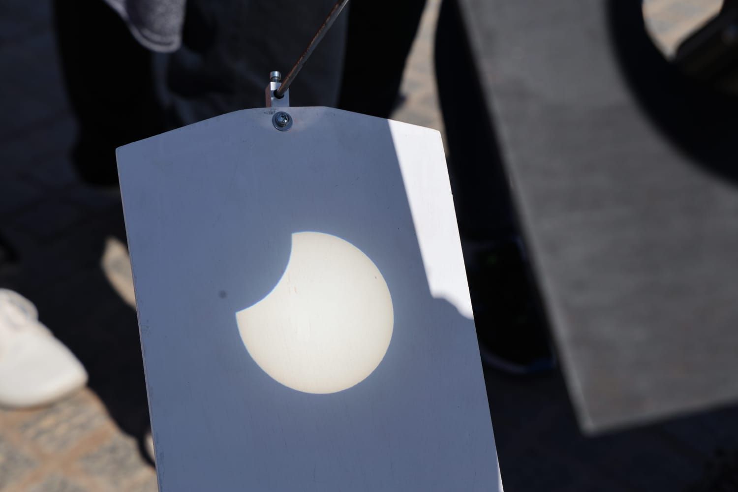 Así se ve el eclipe solar en València