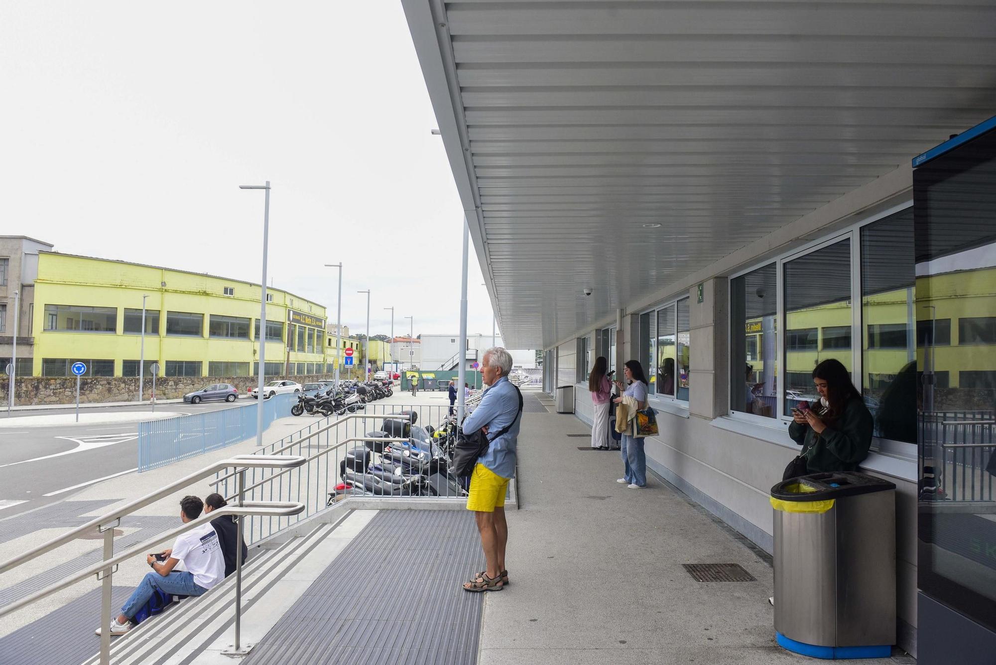 Dudas y colas en la estación de tren de A Coruña durante el primer día sin abono gratuito