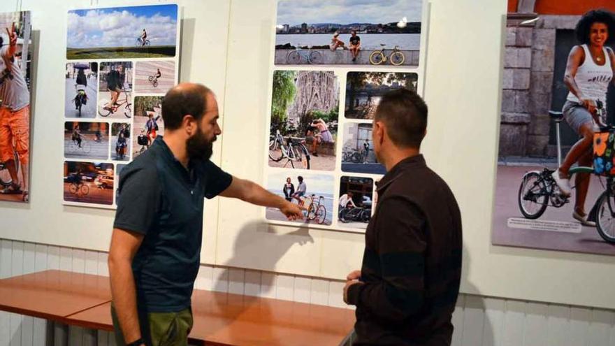 El técnico de Medio Ambiente (izquierda) y el alcalde (derecha) en la inauguración de la exposición.