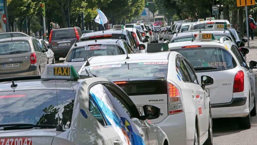 Una protesta de taxistas en Galicia contra las licencias VTC.