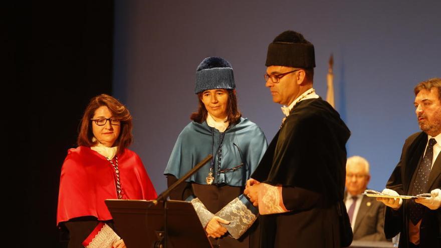 María Blasco junto al rector de la Universidad de Alicante Manuel Palomar