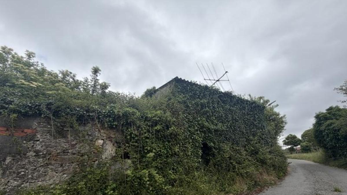 Edificación en ruinas en A Pedreira.