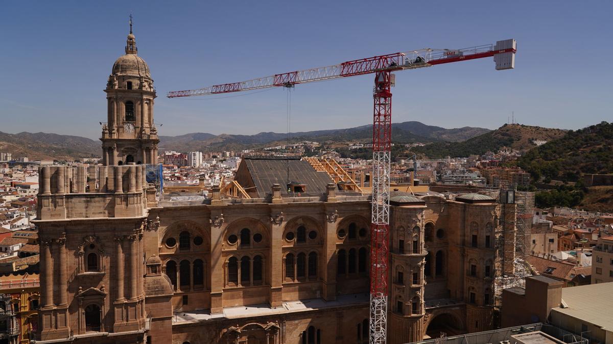 Construcción del nuevo tejado de la Catedral de Málaga