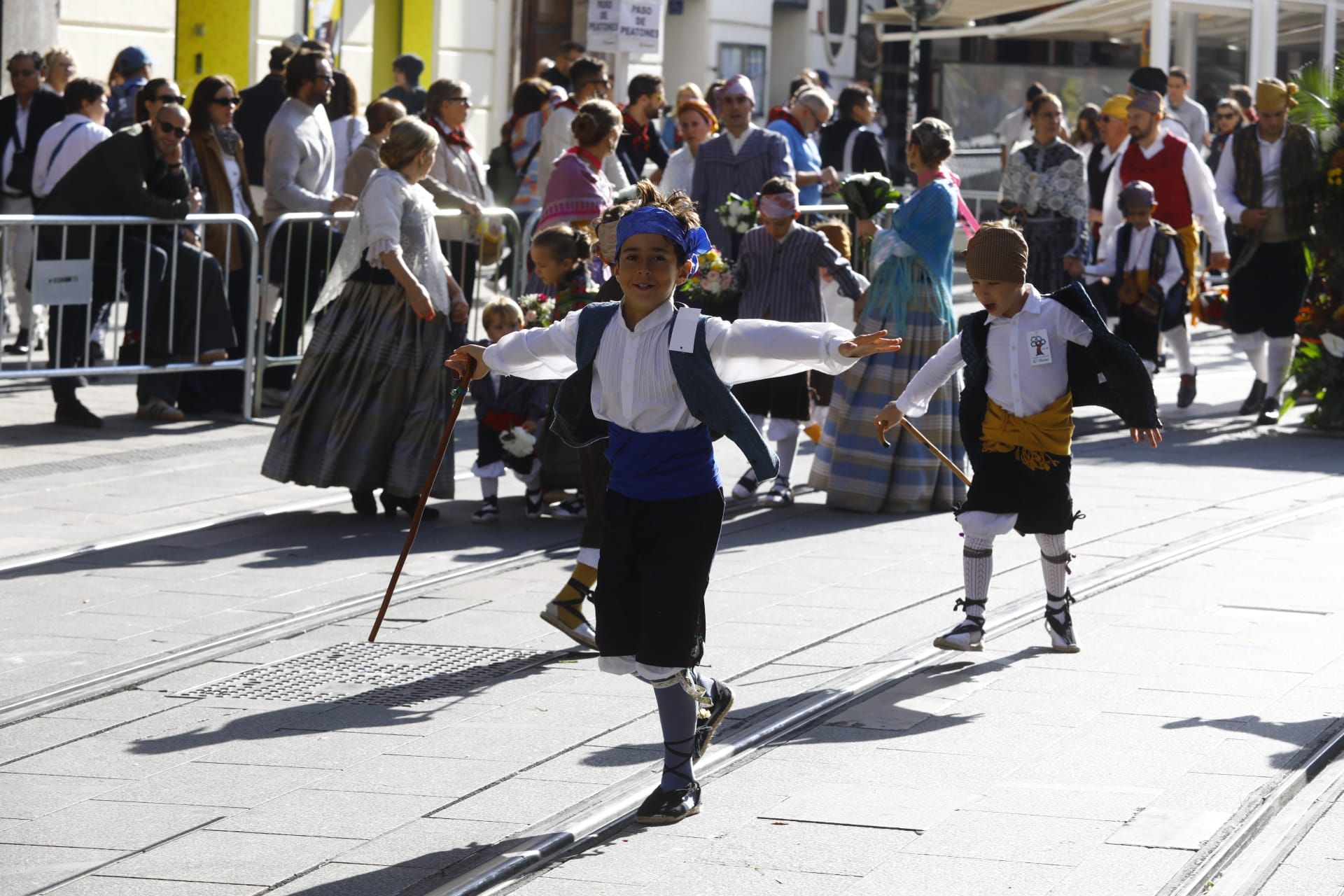 En imágenes | Zaragoza vive su día grande con la Ofrenda de Flores a la Virgen del Pilar