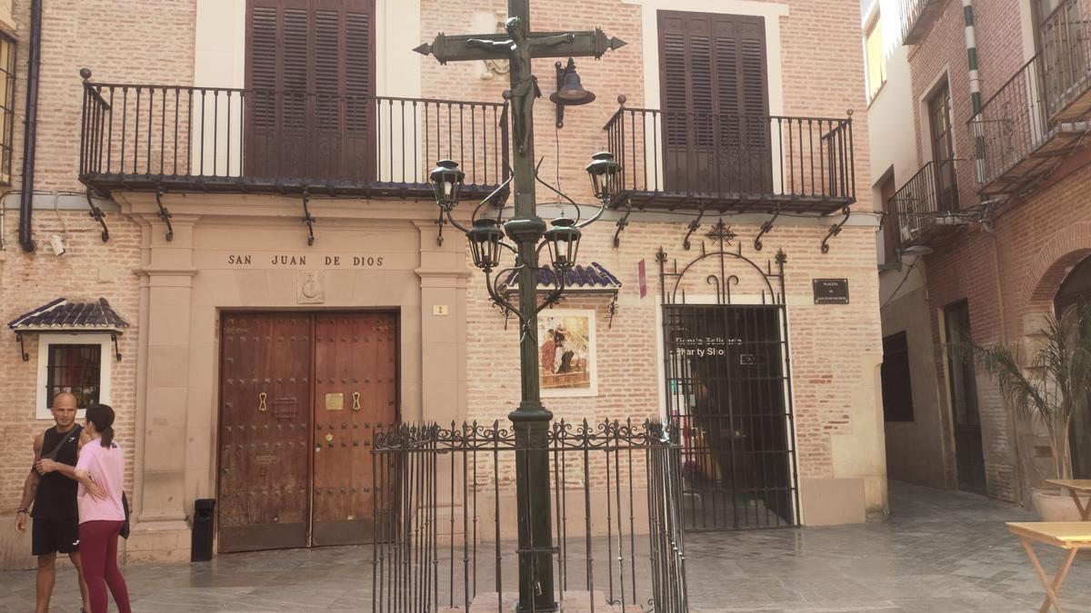 El Cristo de los Faroles vuelve a su plaza.