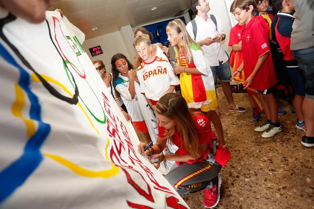 Recepción a Saúl Craviotto y a María López en el Aeropuerto de Asturias