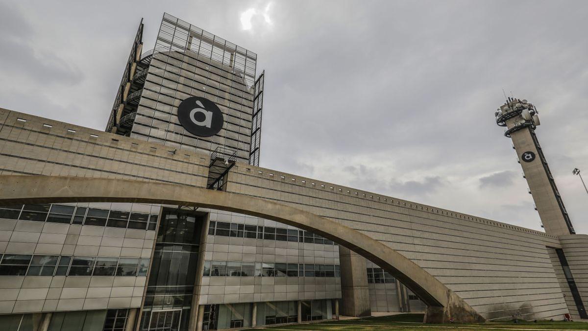 Exterior de los estudios centrales de À Punt, en Burjassot.