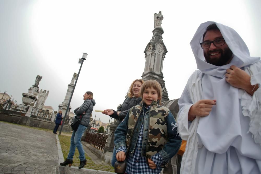 Espectáculo Nueche de Difuntos en el cementerio de La Carriona