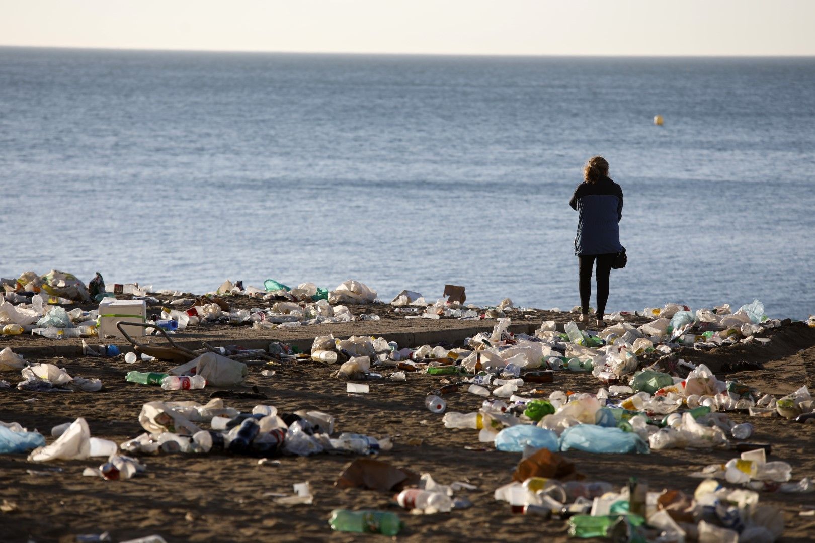 Limpieza en las playas de Málaga tras la noche de San Juan