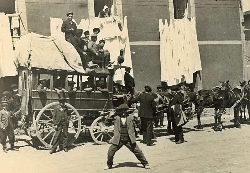 La diligencia con Oviedo, a finales del siglo XIX. | MUSÉU DEL PUEBLU D’ASTURIES.