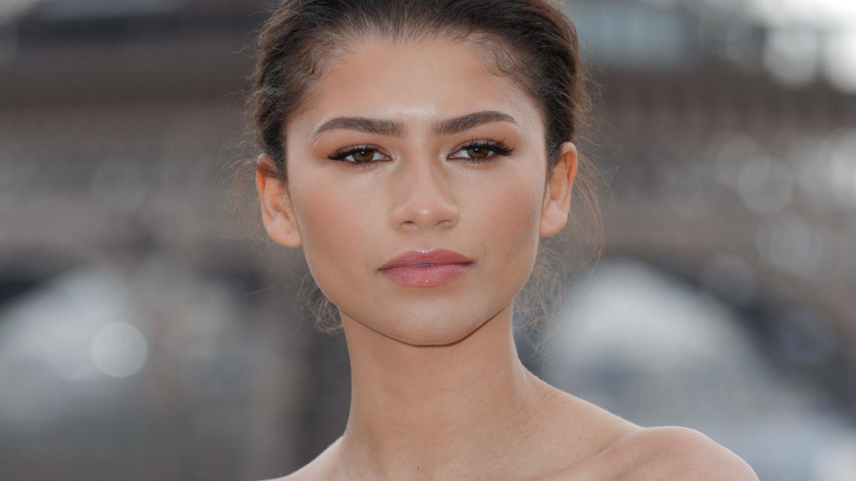 Zendaya, más imparable que nunca, luce en París su look más original de 'novia futurista'