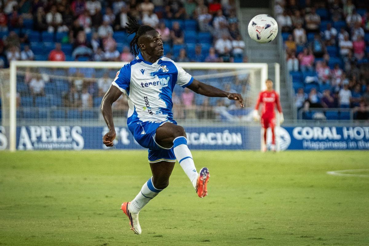 Baba, durante el partido entre CD Tenerife y Sporting.