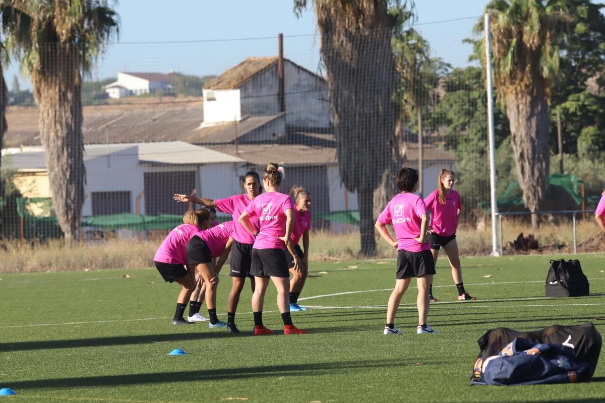 El Córdoba CF Femenino de Ariel Montenegro comienza a rodar