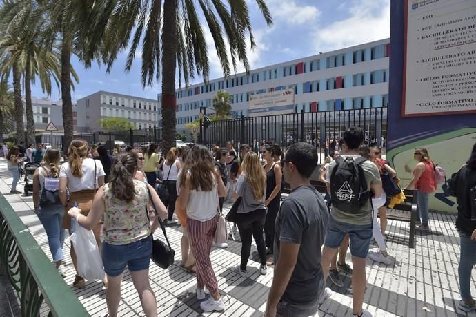 24-06-2019 LAS PALMAS DE GRAN CANARIA. Oposiciones Educación. Pruebas de acceso al cuerpo de maestros en la modalidad de Primaria, en los institutos de la calle Tomás Morales  | 24/06/2019 | Fotógrafo: Andrés Cruz