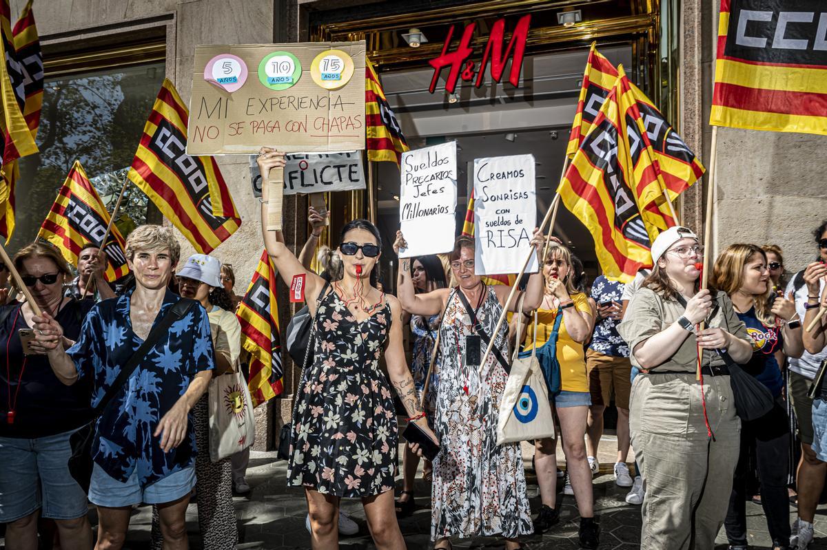 Huelga de trabajadores de H&M en el arranque de las rebajas